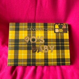 Revolution 90's Baby Plaid Eyeshadow Palette